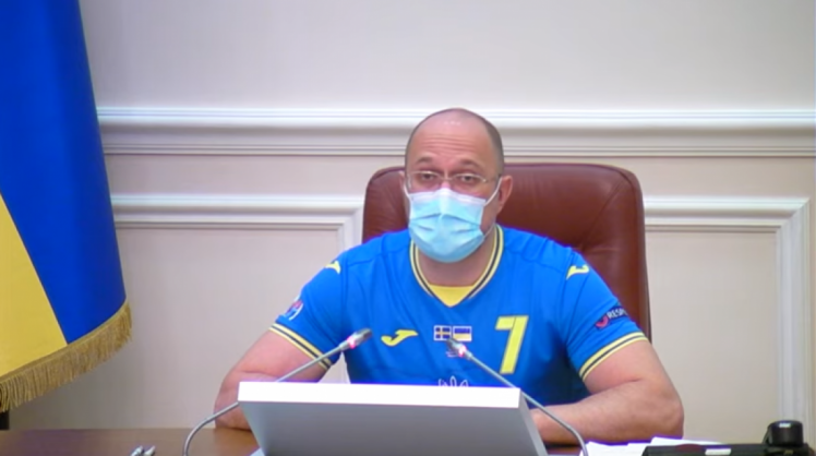 Прем"єр-міністр Денис Шмигаль у формі збірної України з футболу