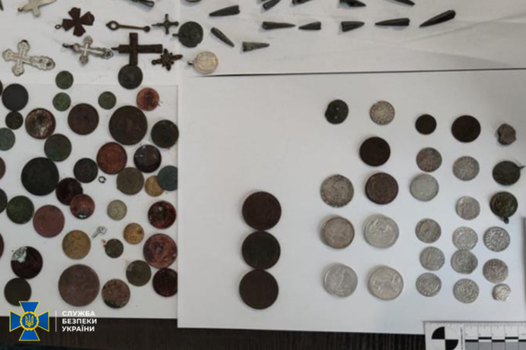 Контрабандні монети - фото СБУ