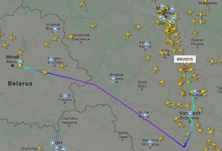 Маршрут белорусского самолета подал сигнал бедствия