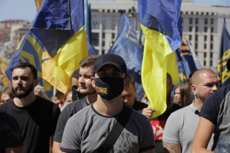 Мітинг "Нацкорпусу" та "Азову" - крупним планом