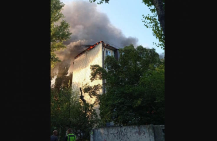 В Киеве ночью горела многоэтажка