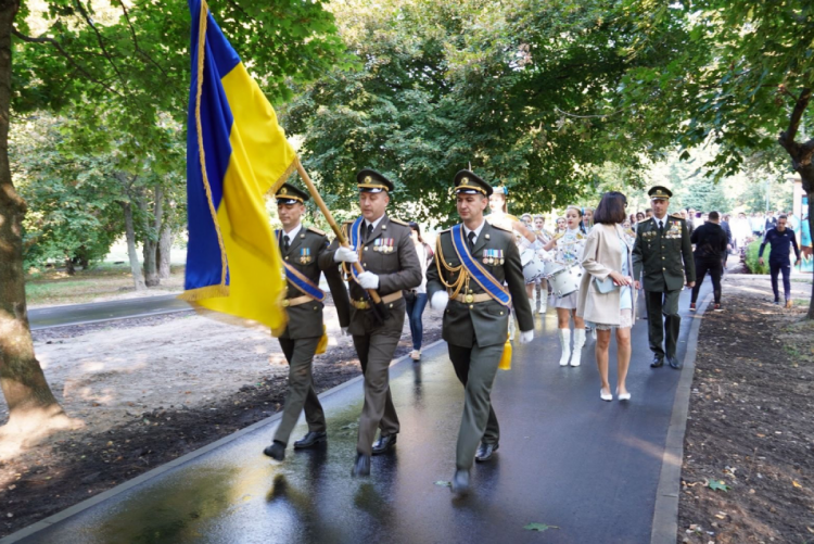 Поднятие флага Бровары