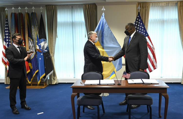 Угода щодо стратегічних основ оборонного партнерства між Україною та США - підписання