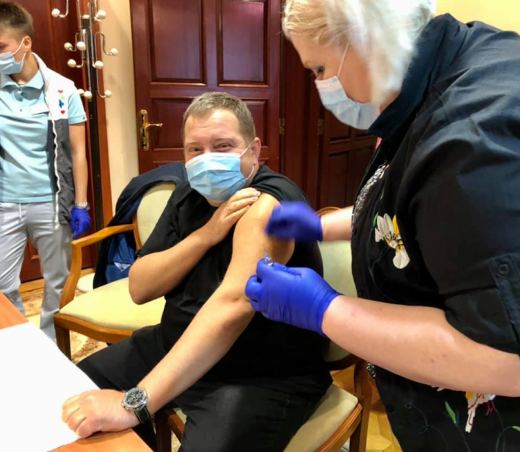 Народні депутати вакцинуються від крипу у Раді