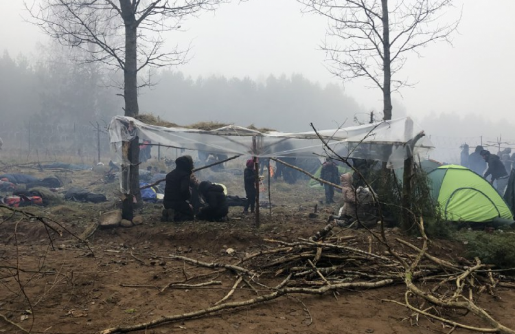 Россия отправляет своих журналистов в лагерь мигрантов на границе Польши и Беларуси