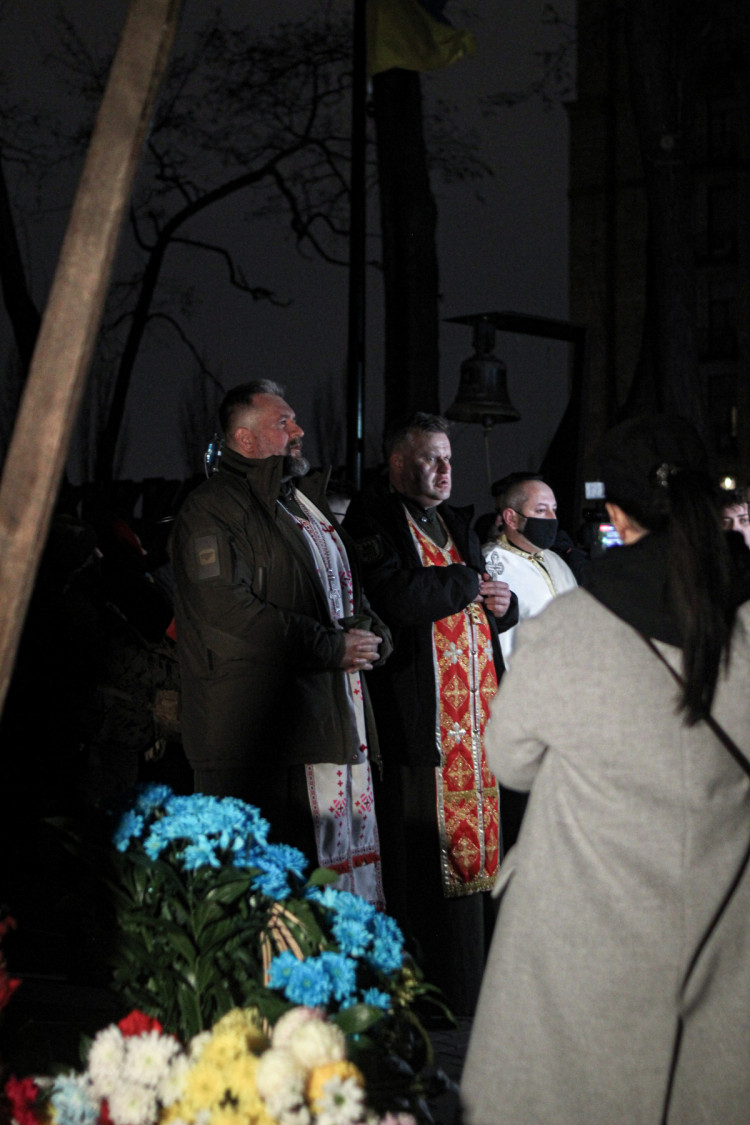 В воскресенье, 21 ноября, в день начала Евромайдана, в Киеве традиционно почтили память погибших на Майдане и во время военных действий на Донбассе