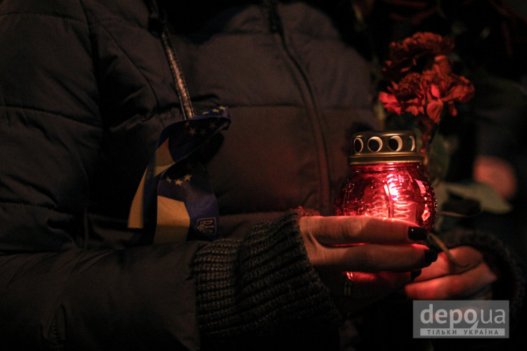 В воскресенье, 21 ноября, в день начала Евромайдана, в Киеве традиционно почтили память погибших на Майдане и во время военных действий на Донбассе
