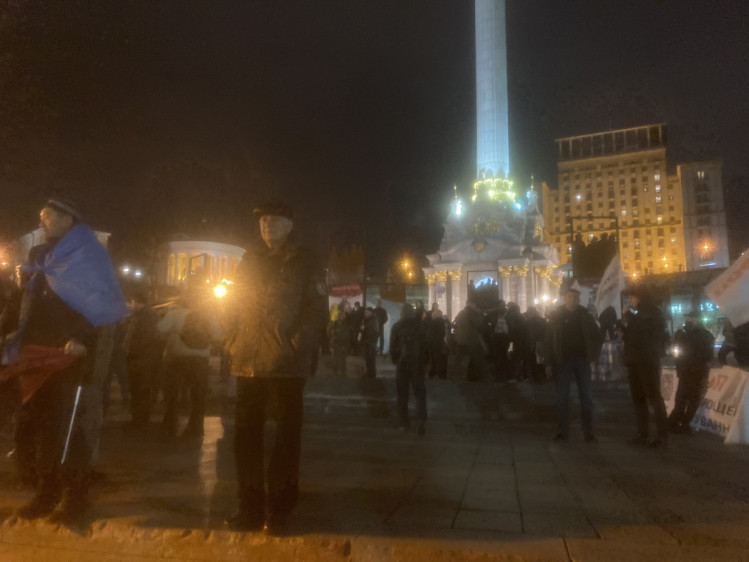 У Києві на Майдані мітингарі вимагають звільнити звільнити Єрмака (ФОТО)
