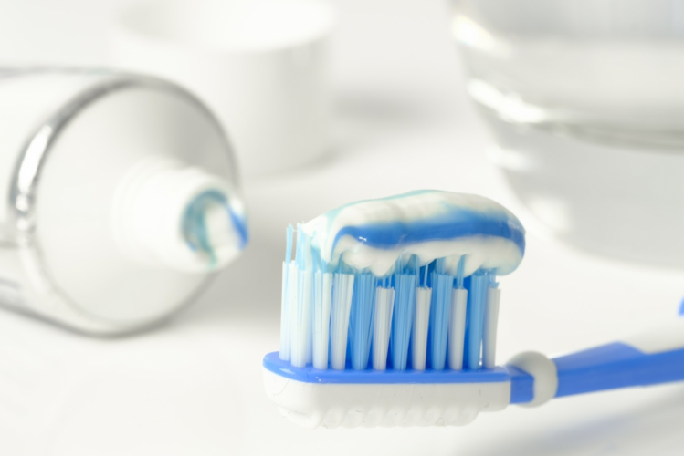 зубна паста допомагає позбутися прищів