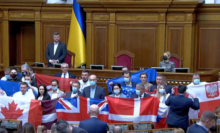 Нардепы с трибуны рады поблагодарили иностранных партнеров за поддержку Украины на фоне агрессии РФ